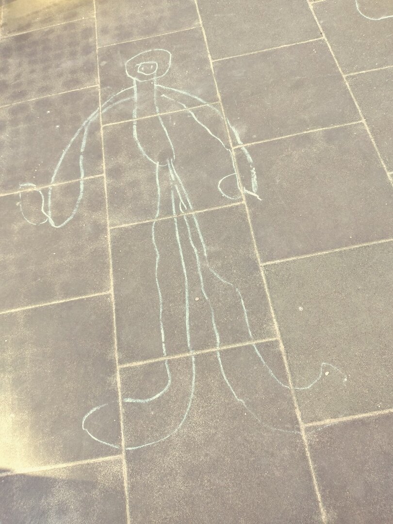 Недавно в садик ребенок пошел, мелком рисует, а уже декларацию сдавать : )