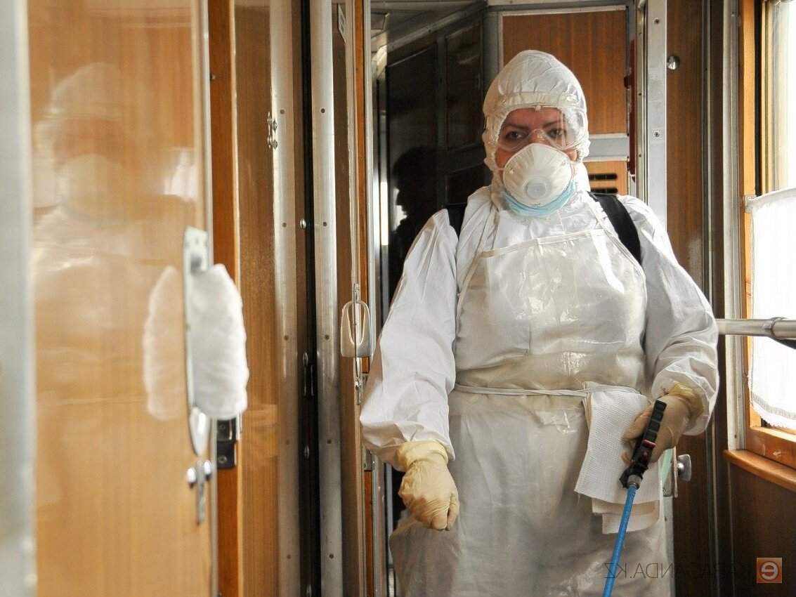 Перед поездкой поезда тщательно дезинфицируют