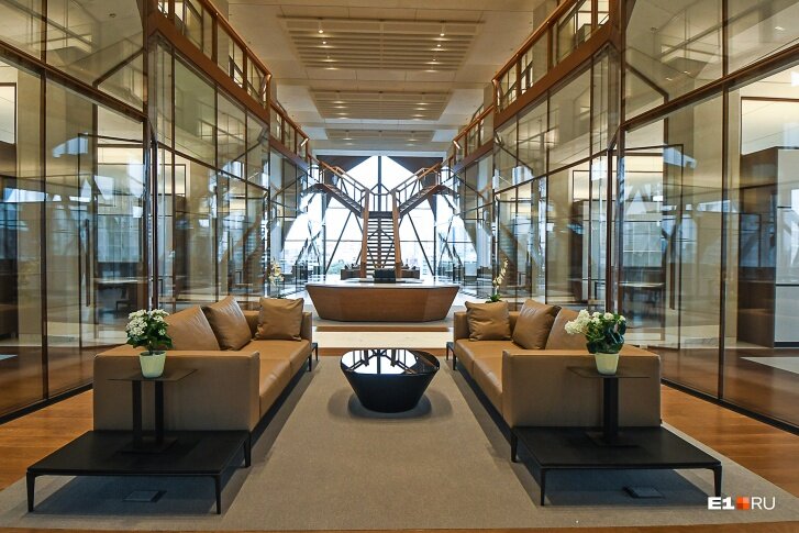 У здания модульная структура: двухэтажные офисные блоки расположены друг под другомФото: Артем Устюжанин / E1.RU