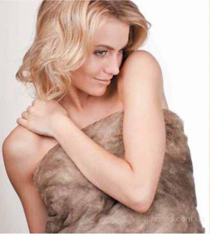 Девушка в каменной вате. Реклама известного и уважаемого производителя строительных материалов. Возможно, в ближайшее время, возникнет тренд на шубы и одеяла из минеральной ваты. 