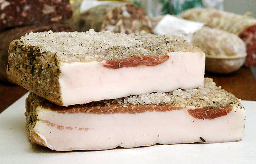 Приготовление сала Лардо ди Калонната в домашних условиях. Источник: яндекс картинки.