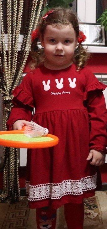 На фото: красное платье. И в сад, и в гости.))) За это платье я отдала около 400 руб. 