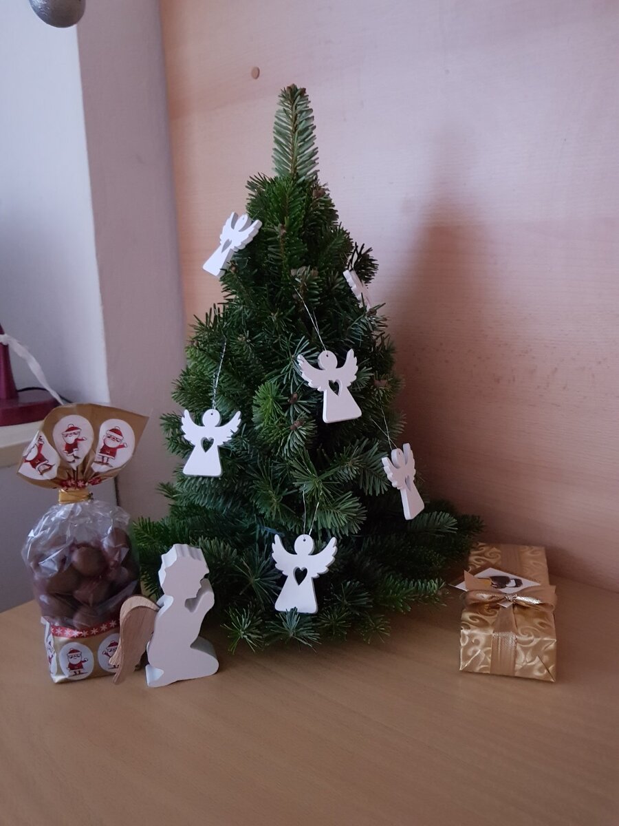 Украсила свою комнату в общежитии в Праге