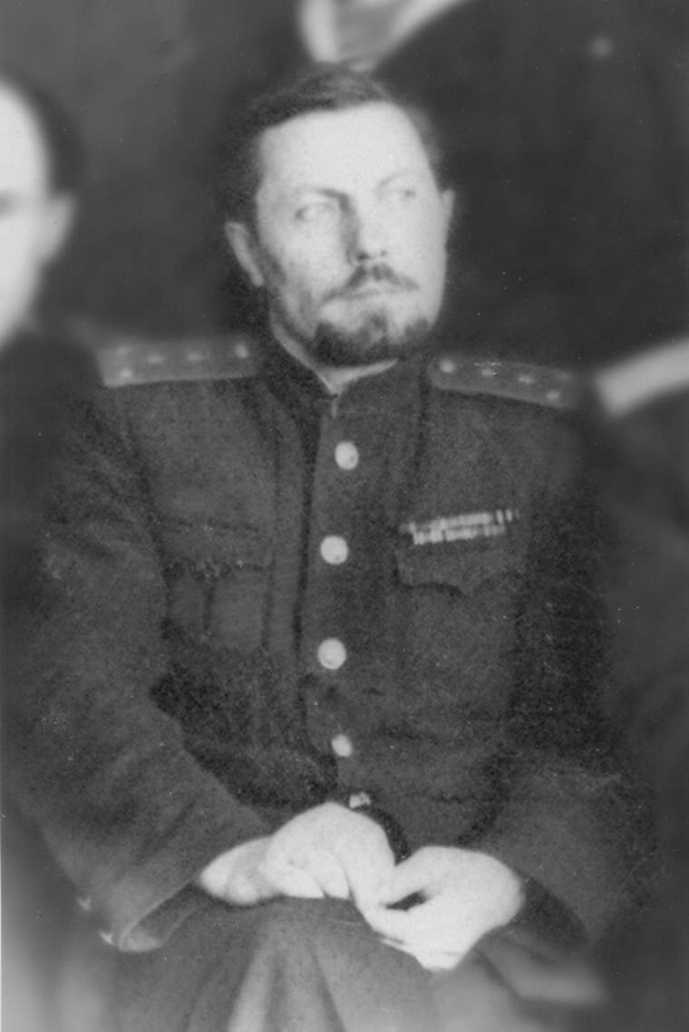 Капитан В.В. Заяц (обладатель Ордена Отечественной войны I степени, медали "За победу над Германией в Великой Отечественной войне 1941 - 1945", Медаль за боевые заслуги, Орден Красной звезды)