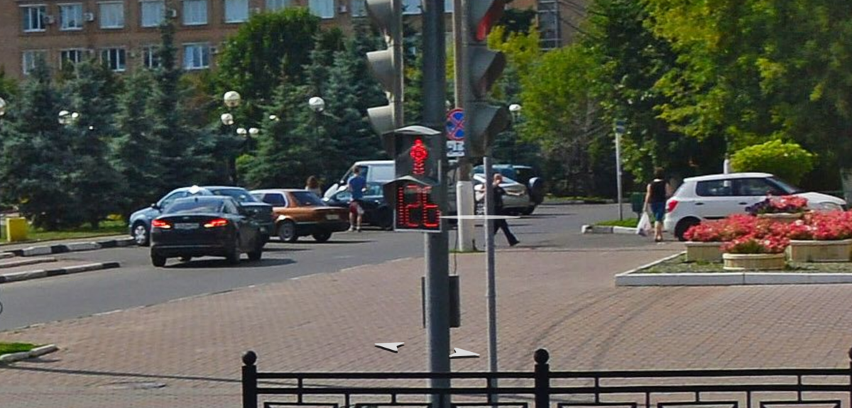 126 секунд ожидания на Площади Ленина, чтобы перейти дорогу. Яндекс.Панорамы. 