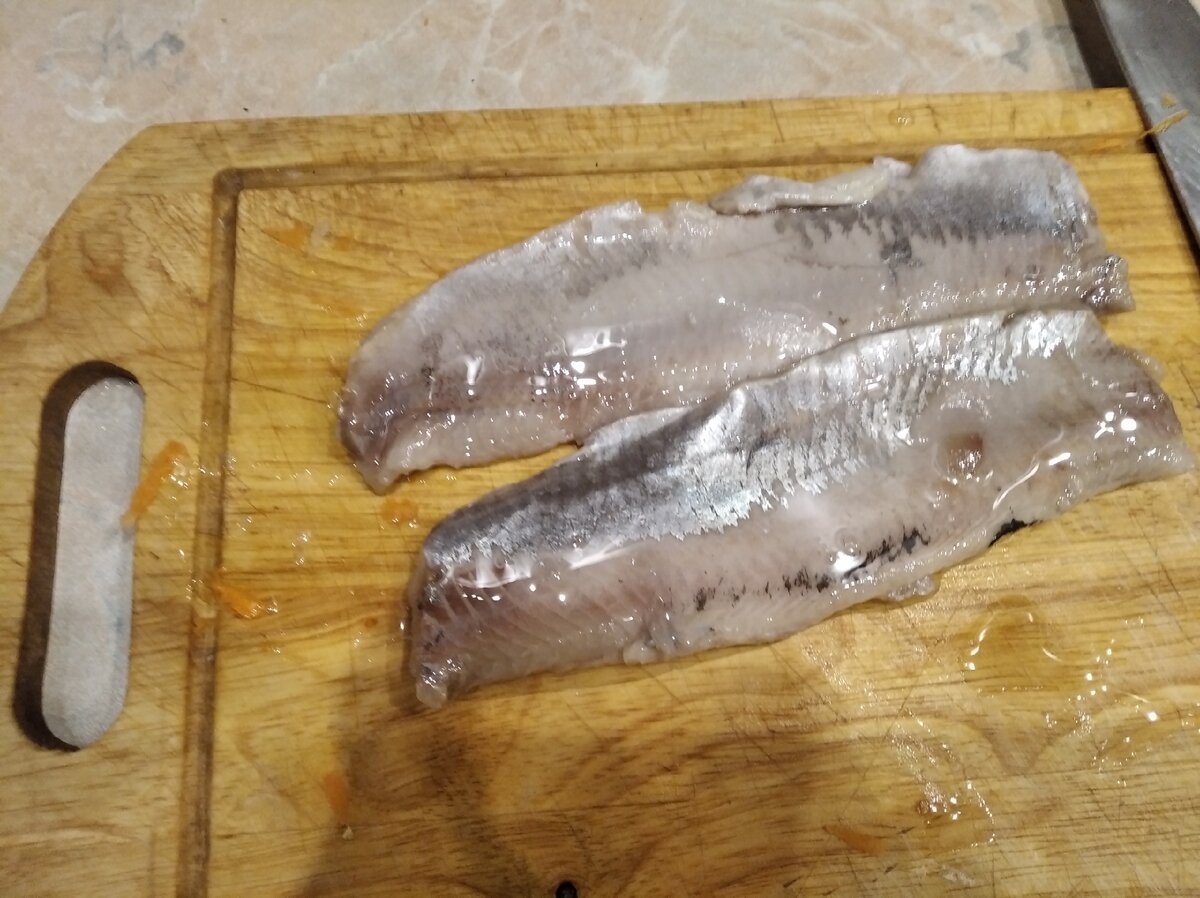 Селёдку филируем