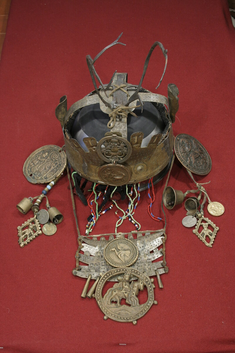 Вот она, Великая шаманская корона шаманов рода Нгомтусоу...