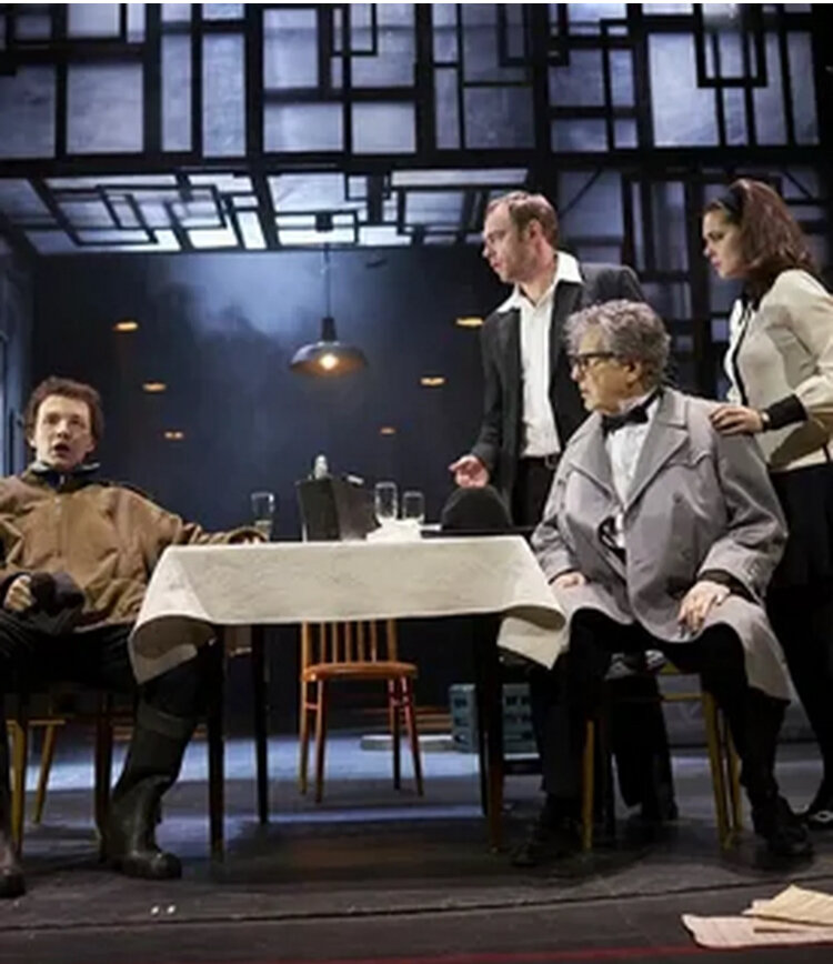 http://www.mayakovsky.ru/performance/starshiy-syn/