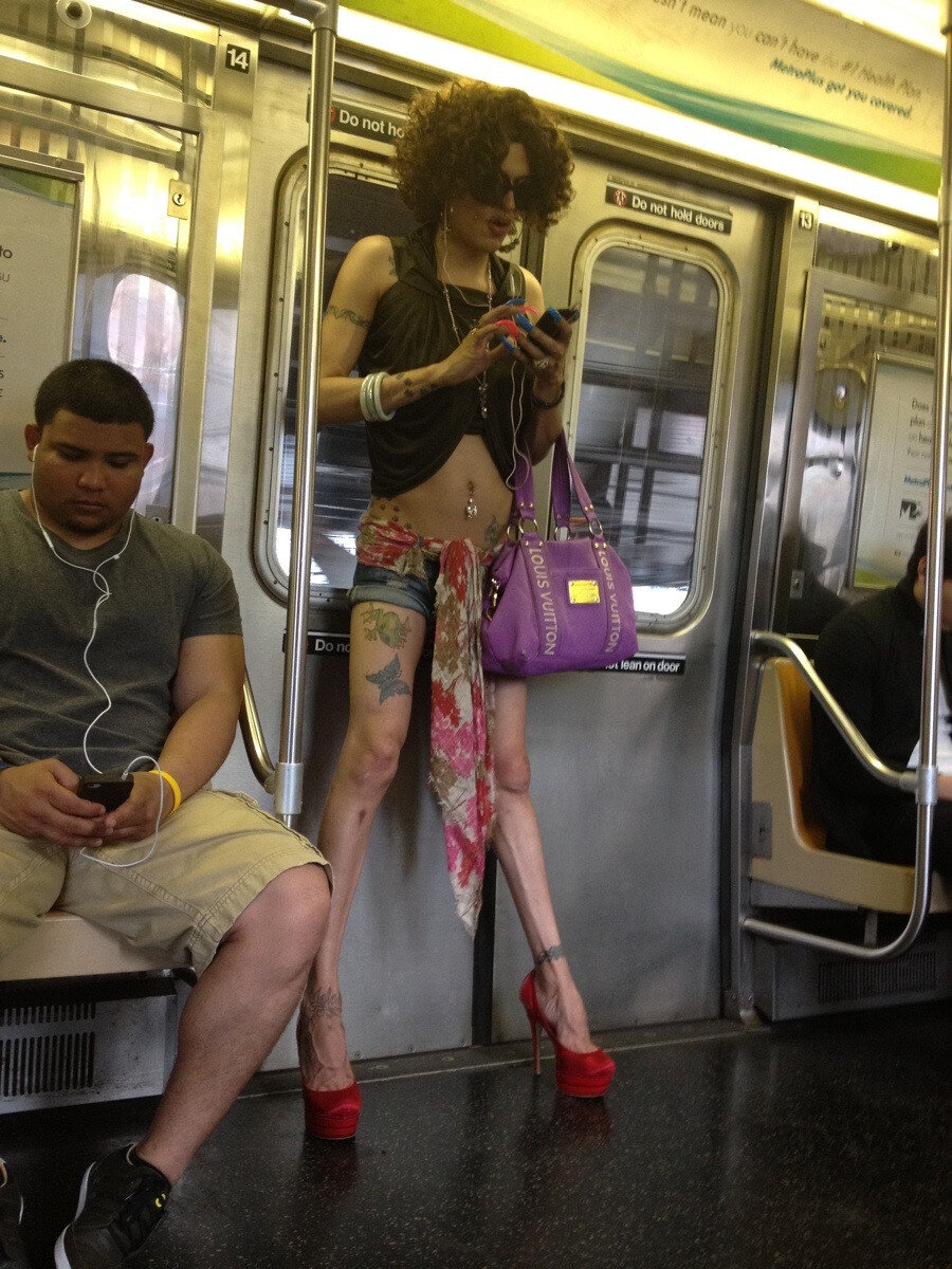 негр в метро женщина фото 4