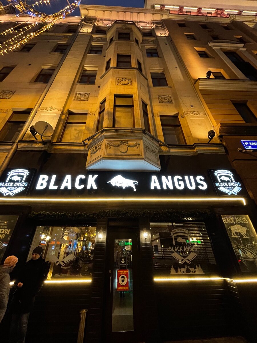 Кстати, вот так выглядит вход с улицы