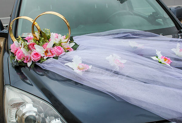 Свадебные украшения для машин — лучшие фотоидеи