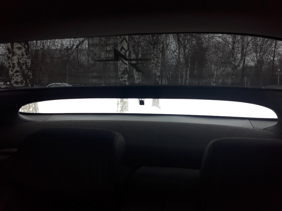 Вот так выглядит установленная камера заднего вида. Не мешает, но возможно в будущем придумаю какой-нибудь более красивый подиум или подставку под нее.