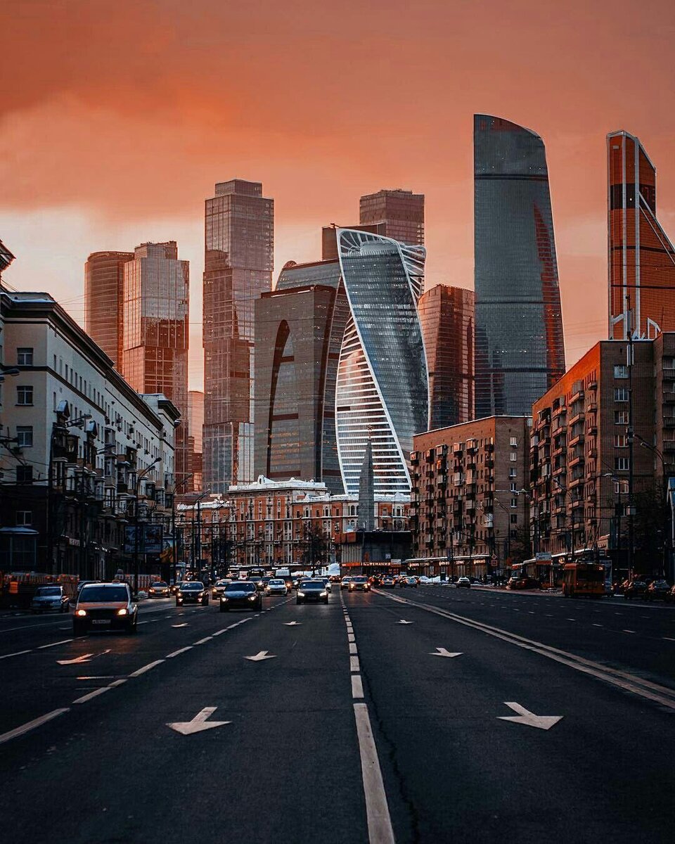 Вице-президент Промсвязьбанка Алгирдас Шакманас родился в Вильнюсе. В Москве он работает с 2012 года. Сравни.ру попросил банкира рассказать о странностях в финансовом поведении россиян.  