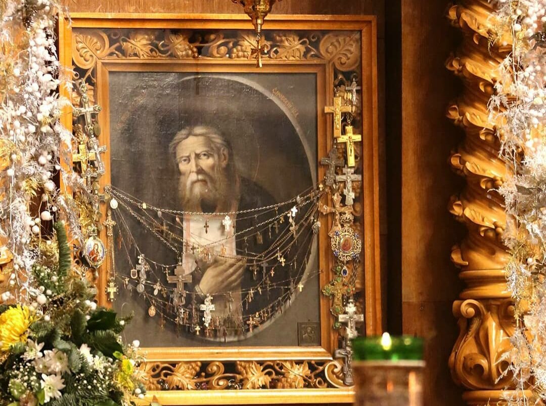 Дни памяти преподобного Серафима Саровского отмечают 15 января (день кончины святого) и 1 августа (обретение его святых мощей).