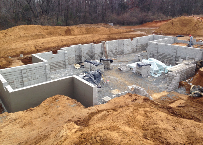 Целый подземный этаж.А ведь мог быть первым этажом.