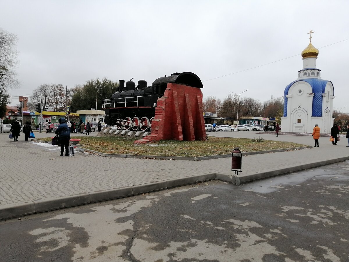 Таганрог. Площадь перед вокзалом. 