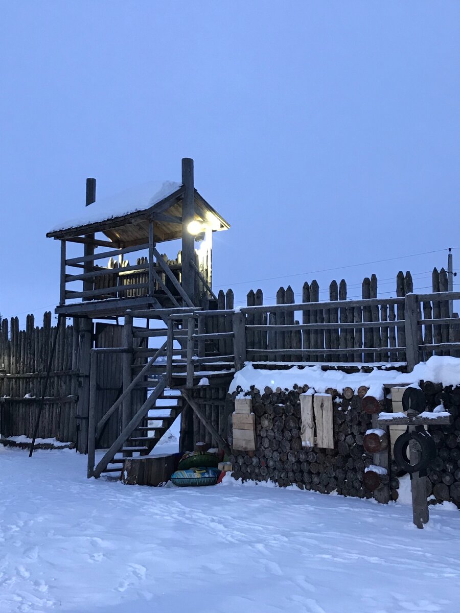 Въезд на территорию туристического комплекса (фото автора)