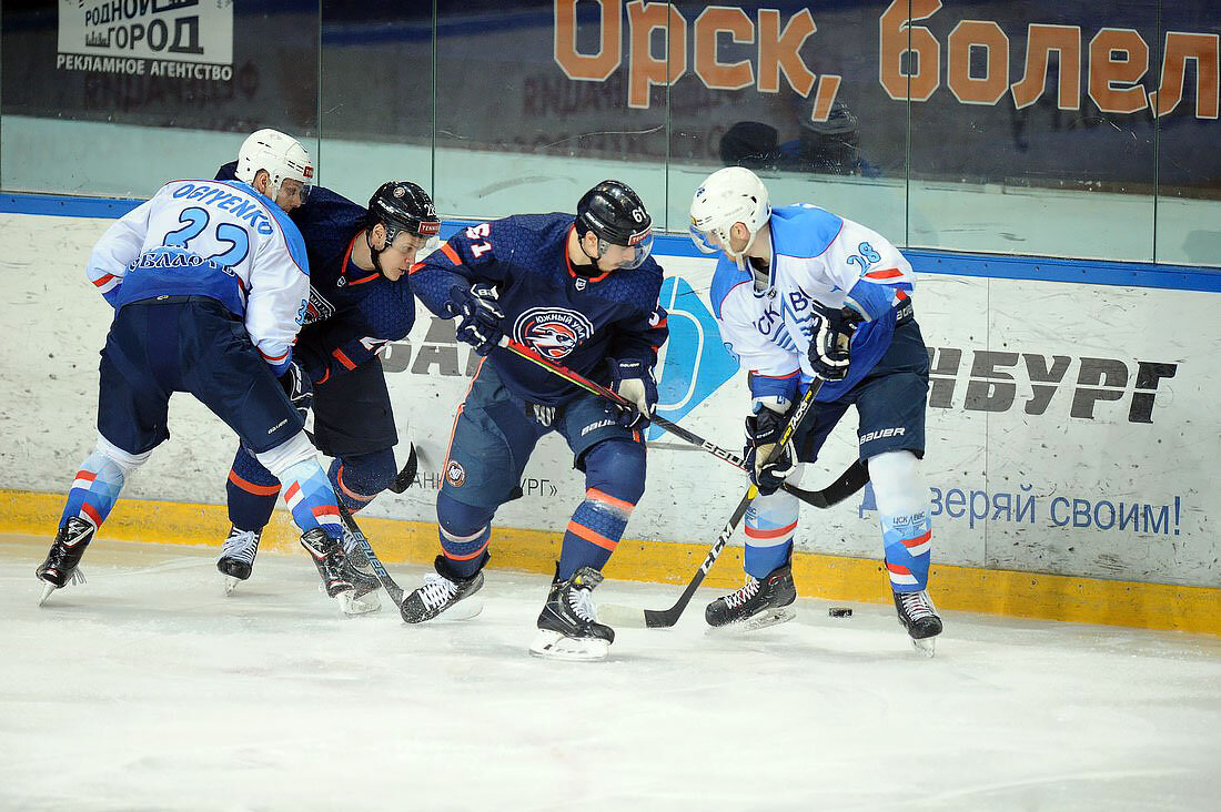 Орск спорт. Южный Урал хоккейный 2013. Урал хоккей. Южный Урал команда. Торос Южный Урал фото.