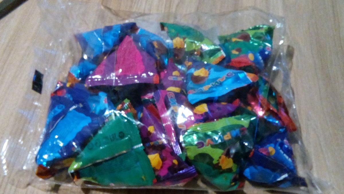 Сам пакет, извините за качество фото, второпях дома при вечернем свете, просто мои хомяки  на ходу все отбирали у меня, скорее надо было пробу снимать)))