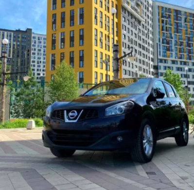 Это мой нынешний) Да, он фиолетовый, но видно это только очень-очень близко