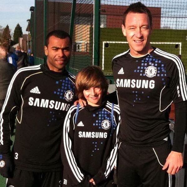 Архивное фото на котором маленький Маунт,Эшли Коул и Джон Терри