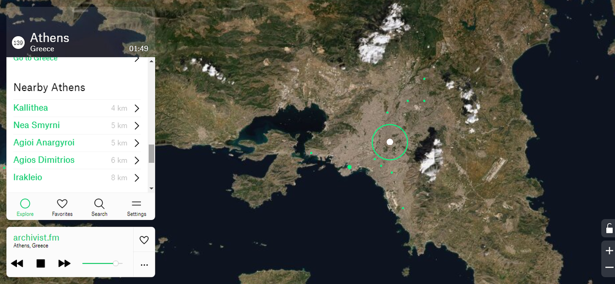 Чем больше город, тем длиннее полоса прокрутки :) Тут мы видим городки неподалёку от Афин, куда тоже можно нажать и посмотреть список радиостанций. Кстати, вы можете удивиться набору радиостанций и в маленьких российских городах, где встречаются крошечные местные каналы.