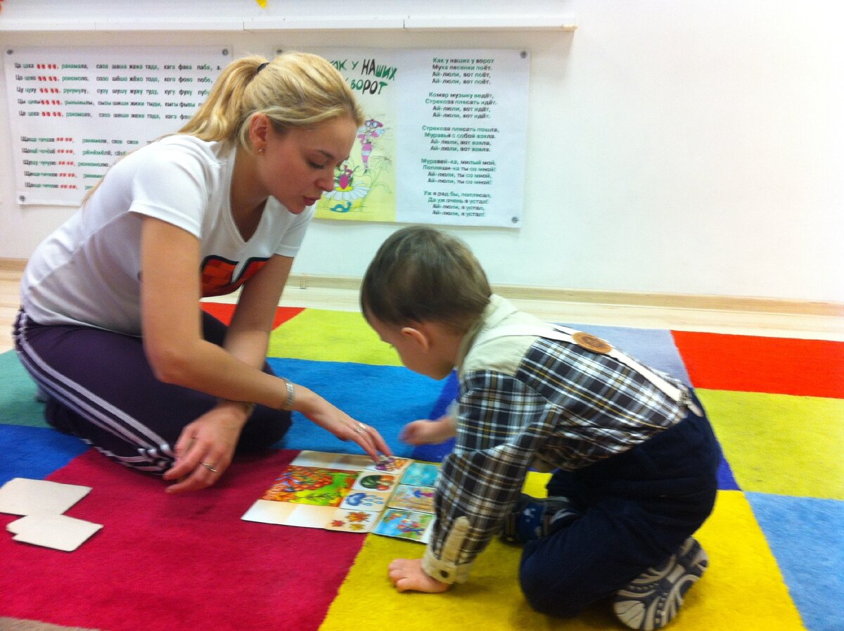 Наша золотая находка - "Бэби-клуб" - и, можно сказать, первая учительница!