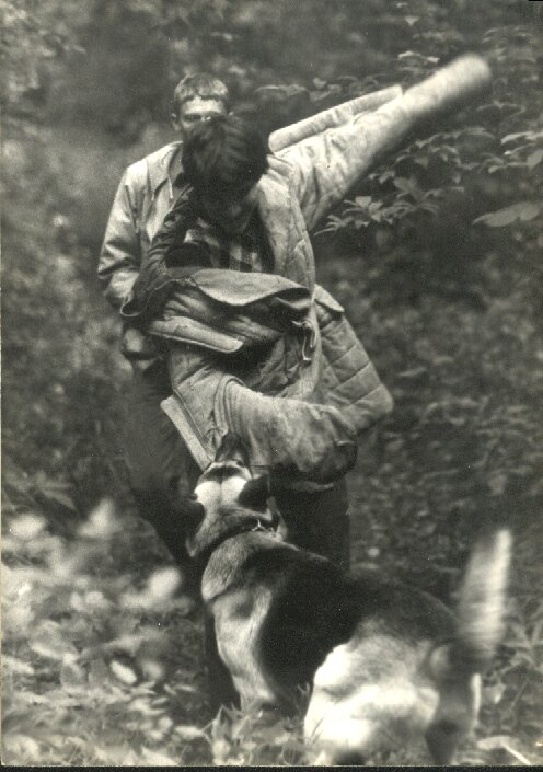 Это не тот случай, который мы тут вспоминаем, и не тот пес. Да и хозяин другой. А вот персонаж в дреске – ваш покорный слуга. / Фото из личного архива.