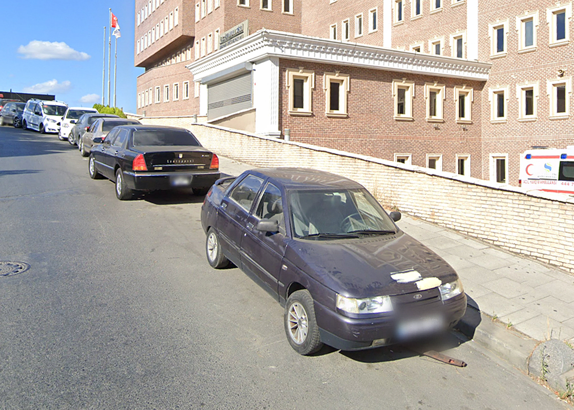 Lada 2110 и Hyundai Centennial Limousine VL450