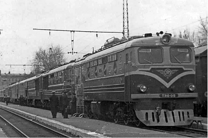 Тепловоз ТЭ10-015 на станции Москва-Рижская, 1962г. Источник: https://trainpix.org/photo/117948/?vid=91495