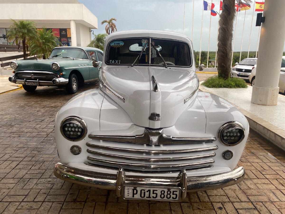 Ford Deluxe Tudor из нержавейки
