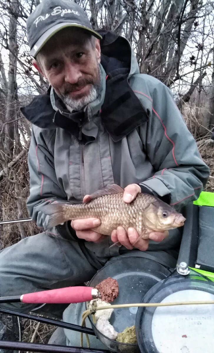 Без всякой прикормки на диком пруду