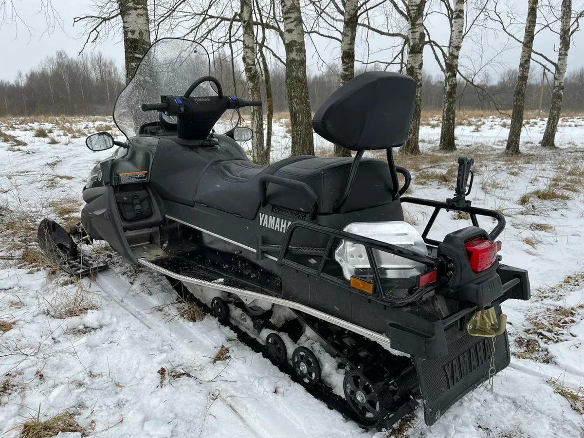 Когда снега немного катать на этом монстре в кайф! Источник фото - https://auto.ru/snowmobile/used/sale/yamaha/vkprofessional/3663920-6276b931/