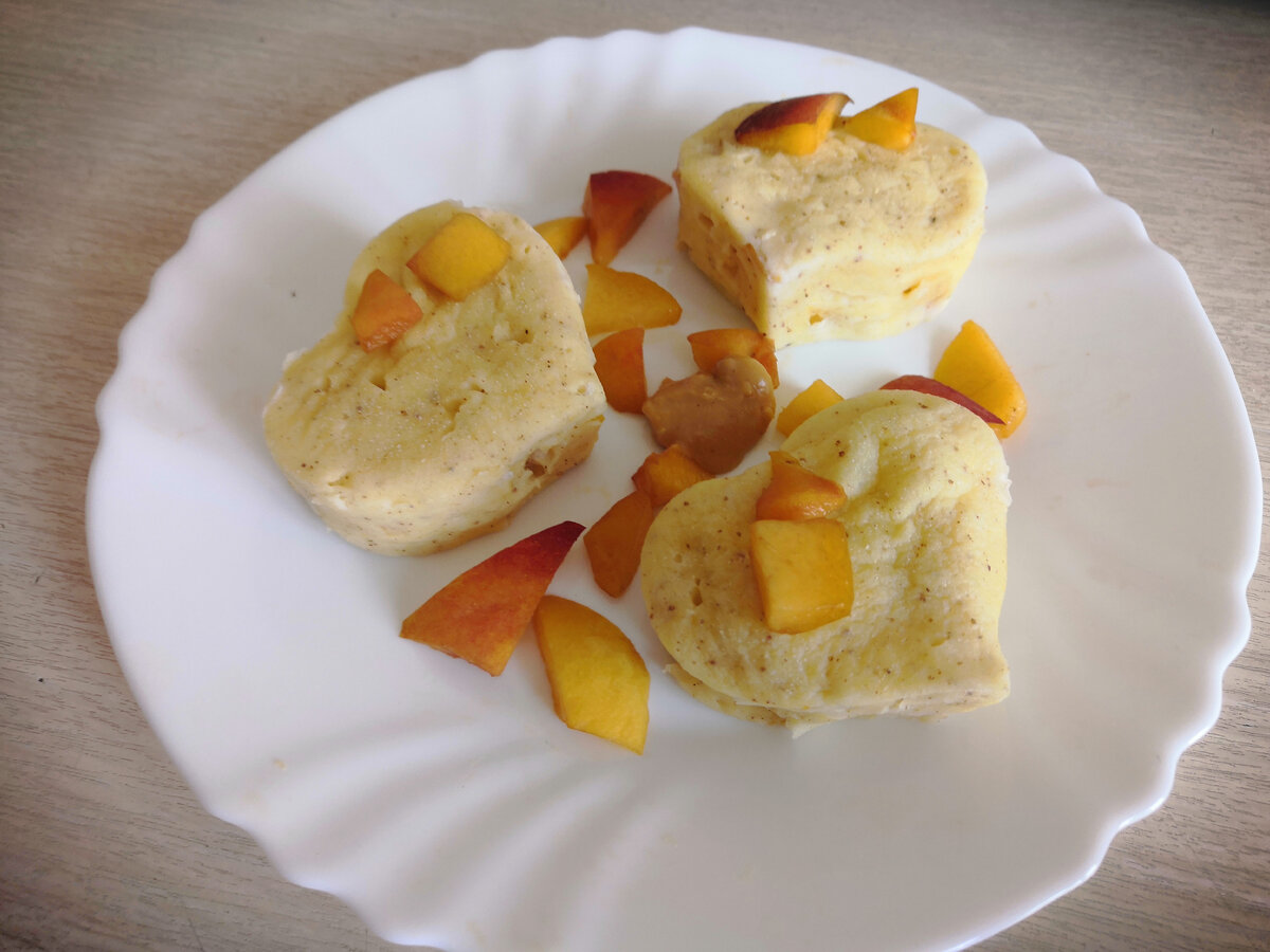 Кекс с персиками