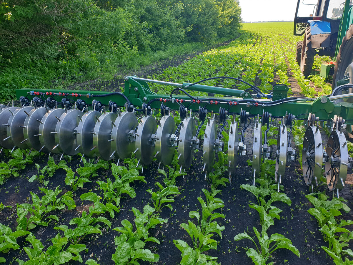 Внесение жидких минеральных удобрений и КАС. Фото: agroteh-garant.ru