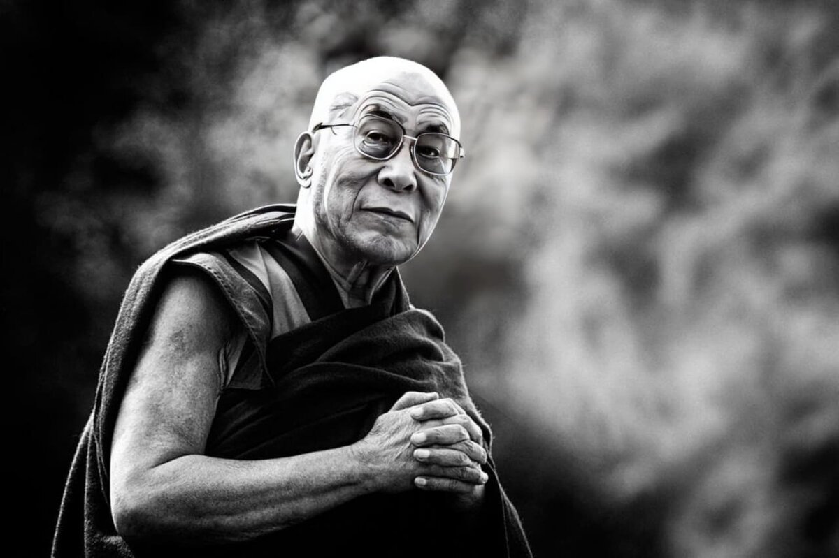 Черный мудрый. Далай лама. Далай лама 14. Далай-лама Тензин Гьяцо.