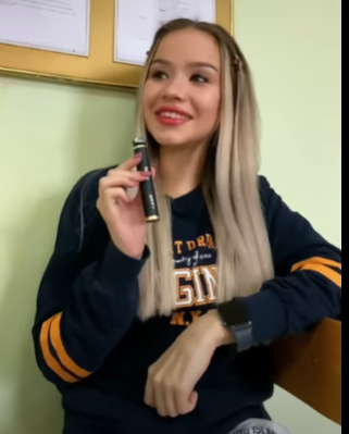 На уроке. Скриншот с видео, размещённого в группе учителей ВКонтакте