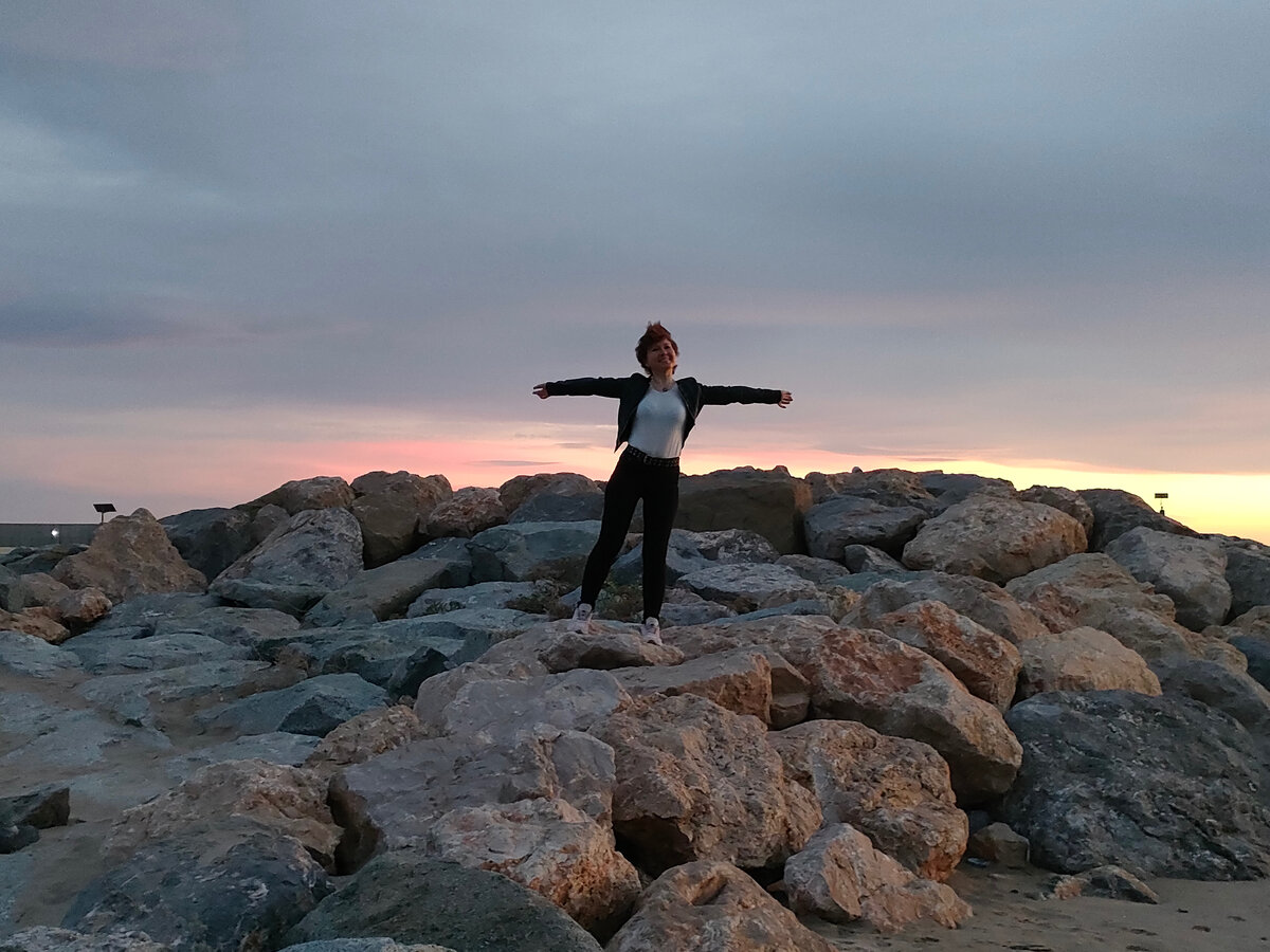 Хочу куда-то улететь. 