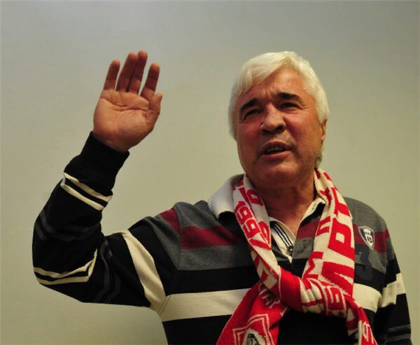 Часто цитирую Евгения Серафимовича, но в случае с Тедеско он был не прав изначально. Хотя, ближе к концу карьеры немца в "Спартаке", тон Ловчева стал мягче. А может это оттого, что мы много раз общались по телефону лично, и он знал, что я немцу сильно симпатизирую?!)