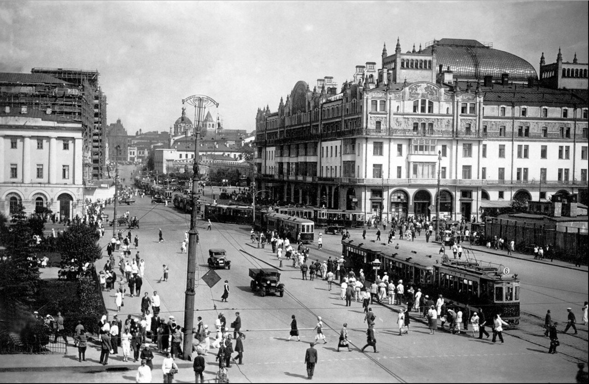 К началу 1930-х гг. в столице стал ощущаться дефицит питьевой и технической воды. 