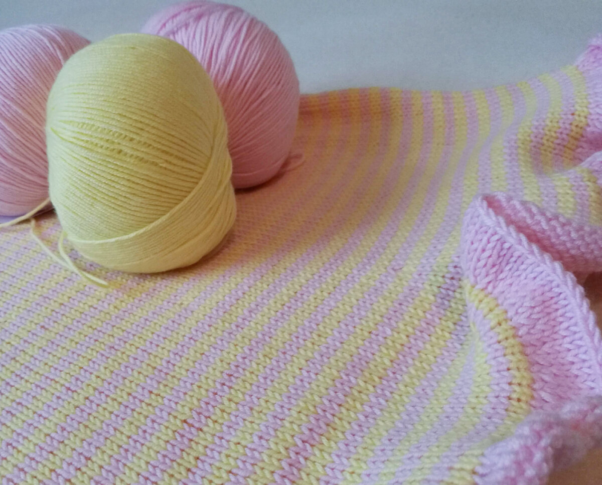 горизонтальные разноцветные полоски - тоже многоцветное вязание