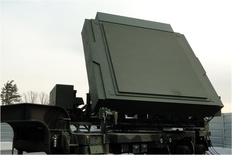 На  этой фотографии, предоставленной Hanwha Systems в воскресенье, показан  многофункциональный радар (MFR) зенитно-ракетной системы большой  дальности (L-SAM). (Ренхап)
