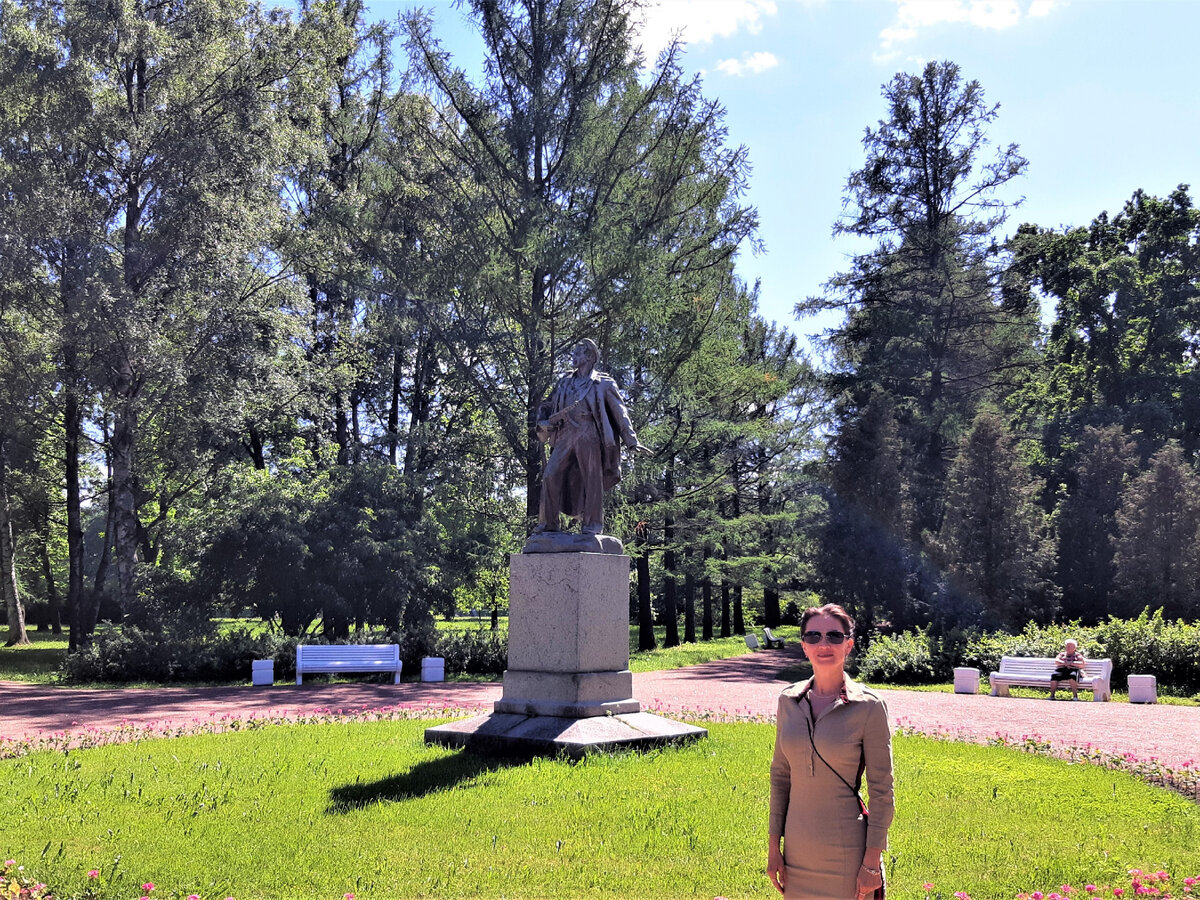 памятник "разгильдяю Балтийского флота"