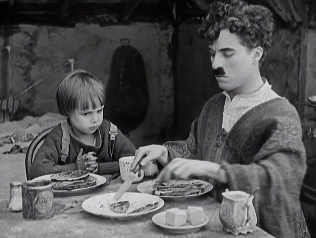Чарли чаплин дети. Чарли Чаплин малыш. Чарли Чаплин the Kid. Чарли Чаплин малыш кадры.
