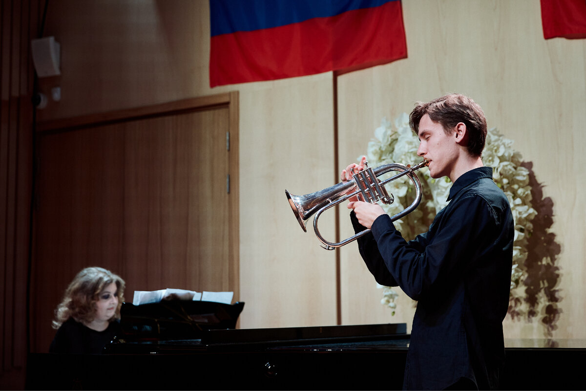Тимофей Крючков (флюгельгорн), Демид Мартиросян (гобой), Диана Иванова (флейта),
Дмитрий Родин (валторна)Добавьте описание
