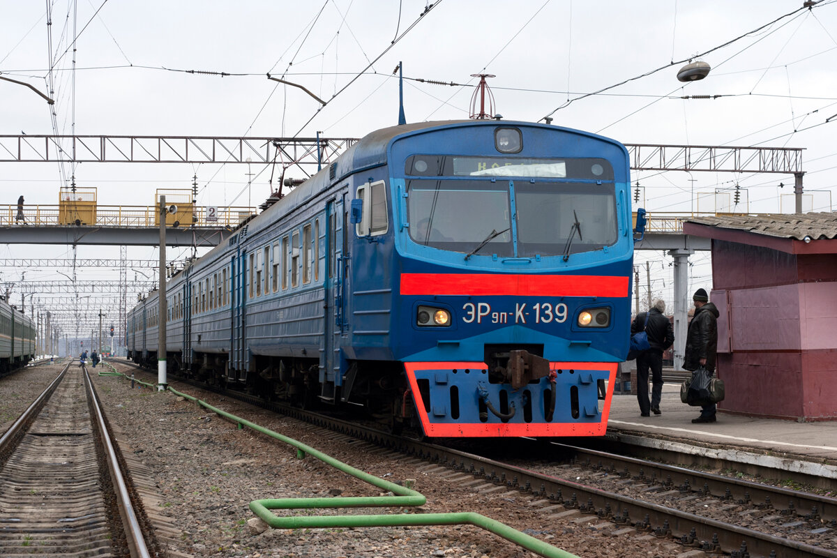 ЭР9ПК-139 готовится к отправке на Павелец, станция Узуново (переменный ток)