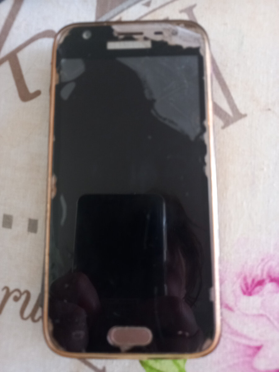 Фото автора. Так выглядит мой старичок.его постоянно роняла младшая.