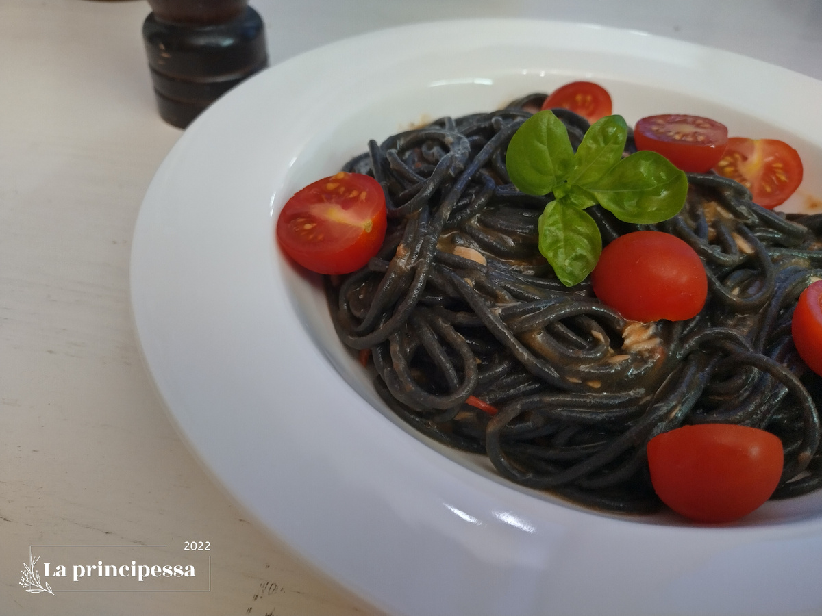 Спагетти нери аль тонно (чёрные спагетти с тунцом) - gli spaghetti neri al  tonno | Феличита́ на завтрак (la principessa sa cucinare) | Дзен