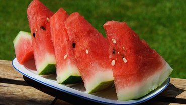 Топ-5 продуктов, которые категорически нельзя употреблять в жару. Советы экспертов  📷
