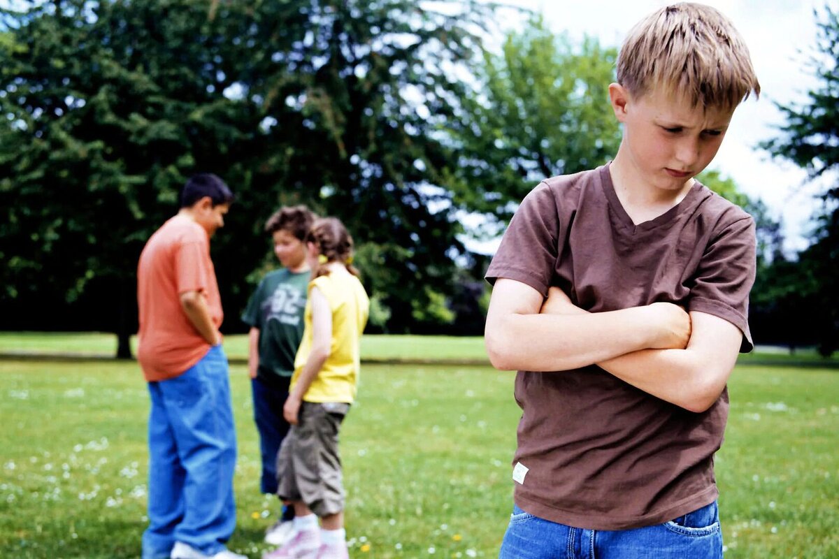 Кому-то не удаётся достичь успехов в нашем мире. Найти престижную работу, создать семью и попросту получать удовольствие от того что ты имеешь. Именно для таких людей перезагрузка, например, как показано в сериалах про апокалипсис — шанс начать всё заново. Не зависить от общества, от денежных средств и прочих уже обыденных для нас вещей. Конечно, возможно я слишком драматизирую и вы просто любитель такого жанра. В любом случае, сегодня мы рассмотрим 5 самых лучших сериалов про конец света! 